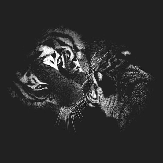 Close-up Tiger and Cub on Black - Kids' Unisex T-Shirt